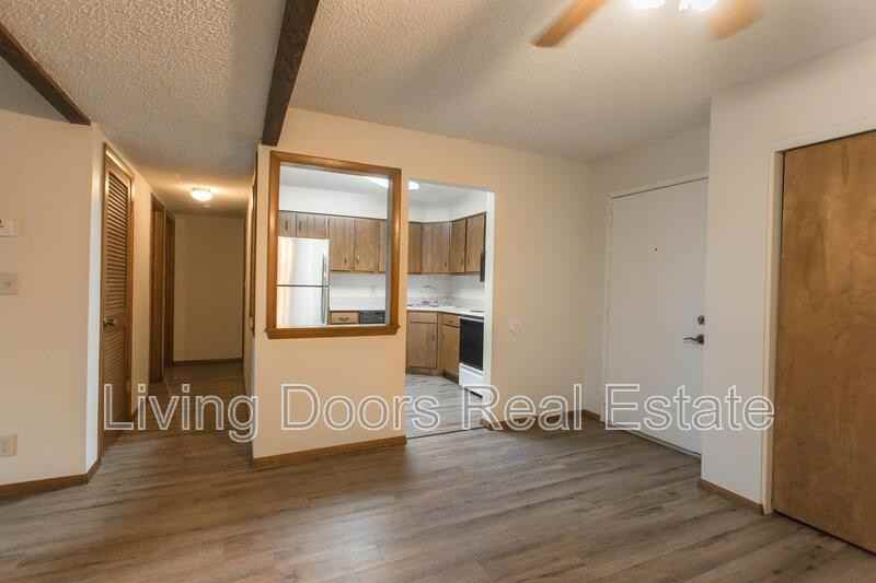 1935 N Lincoln Ave #110 - Photo 5 of 20