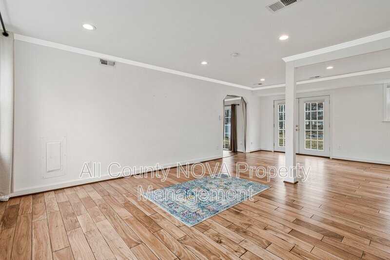 8600 Lantern Ln - Photo 3 of 40