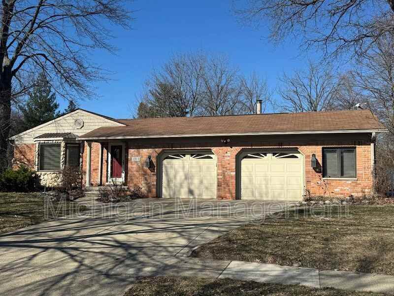 1311 Ottawa Dr - Photo 3 of 40