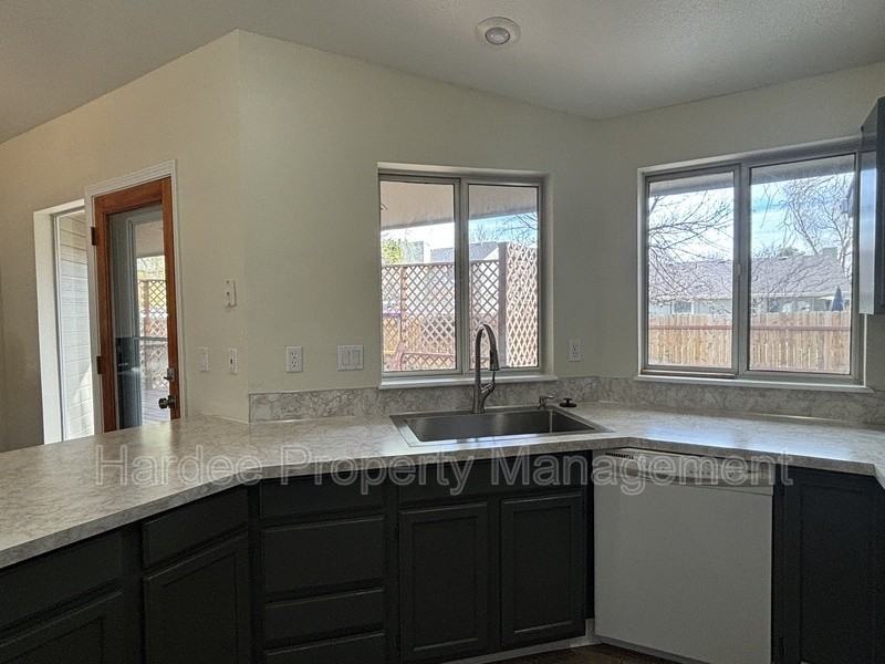 3248 S Cadet Ave - Photo 4 of 20