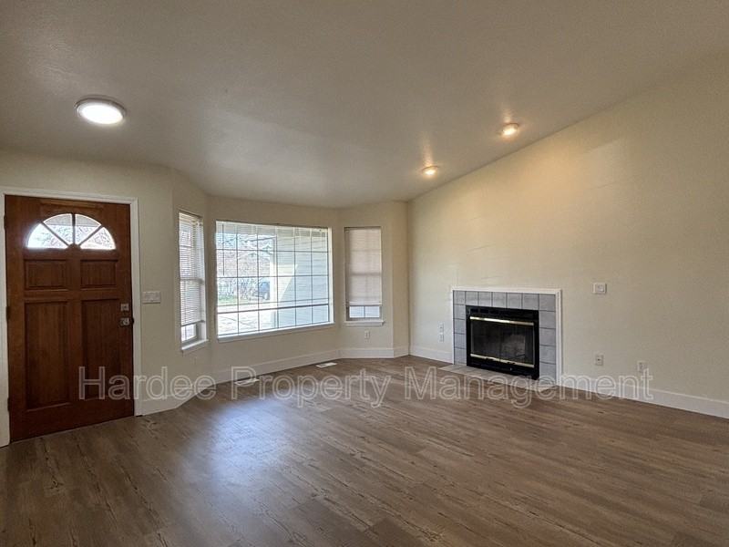 3248 S Cadet Ave - Photo 6 of 20