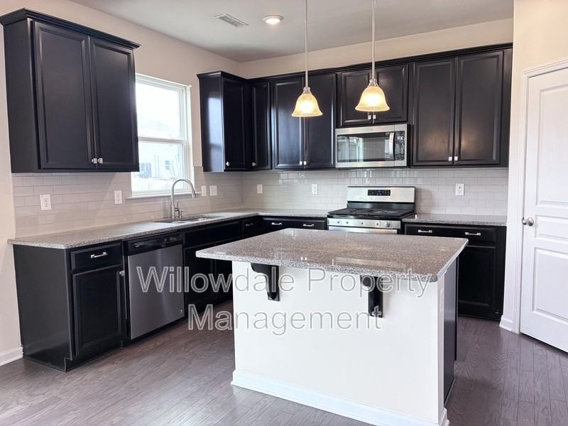 229 Willow Grove Ln - Photo 4 of 27