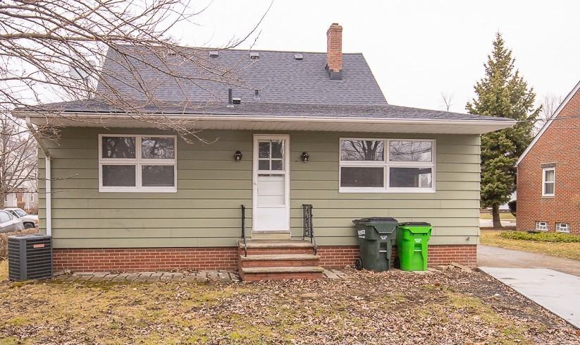 19400 Meredith Ave - Photo 2 of 32