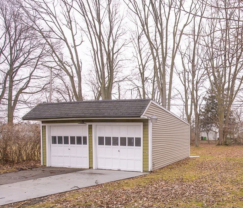 19400 Meredith Ave - Photo 3 of 32