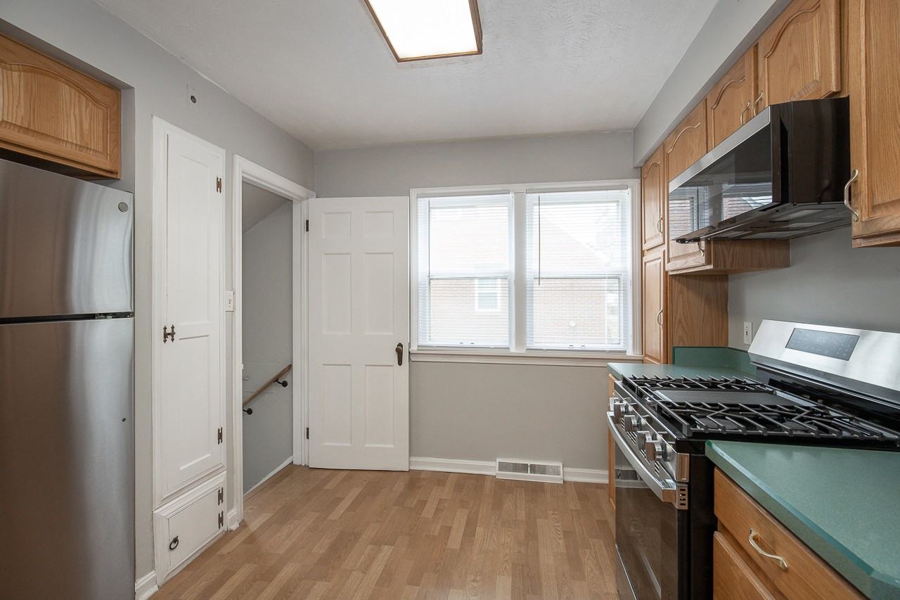 19400 Meredith Ave - Photo 7 of 32