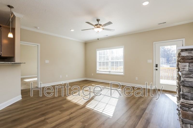 11356 Sawyers Valley Dr - Photo 5 of 22