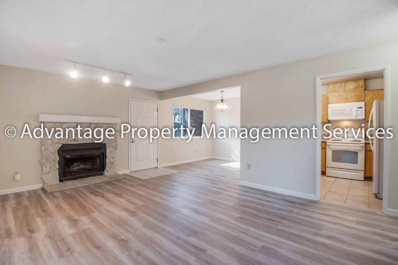 106 Compton Cir #B - Photo 2 of 15