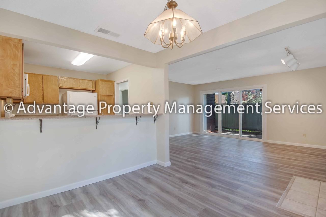 106 Compton Cir #B - Photo 3 of 15