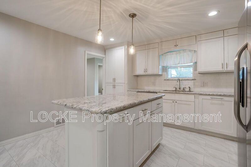 902 Churchill Rd - Photo 3 of 16