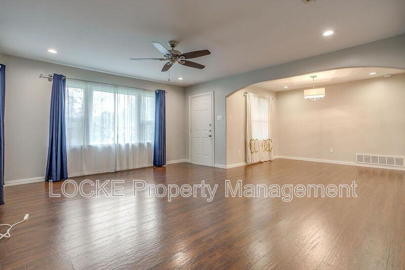 902 Churchill Rd - Photo 4 of 16