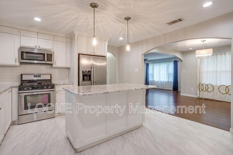 902 Churchill Rd - Photo 7 of 16