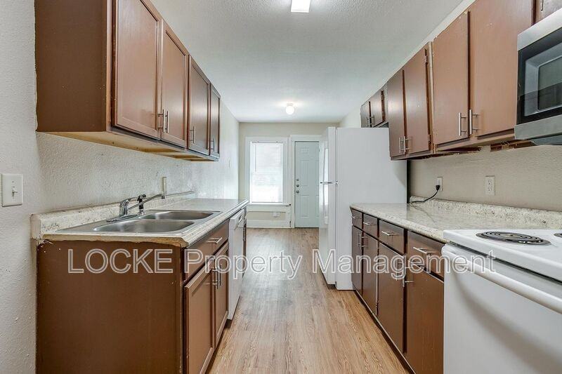 1016 E Arlington Ave #C - Photo 4 of 14