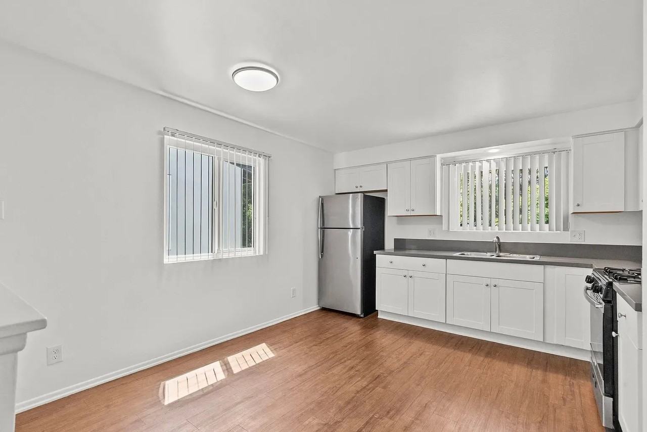 520 W Carrillo St - Photo 5 of 10