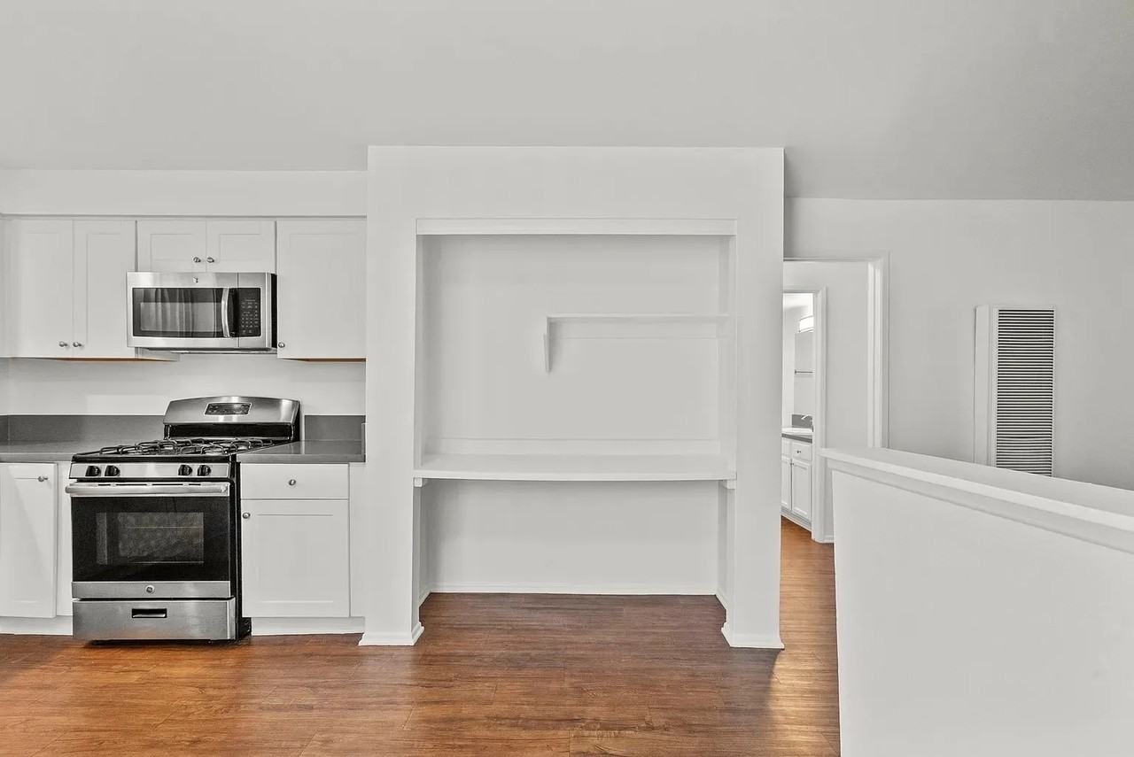 520 W Carrillo St - Photo 6 of 10