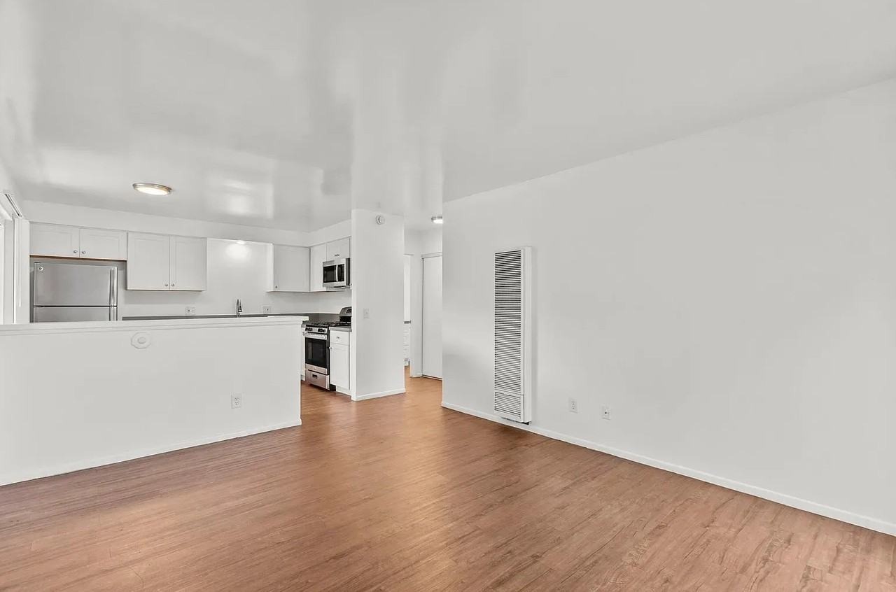 520 W Carrillo St - Photo 7 of 10