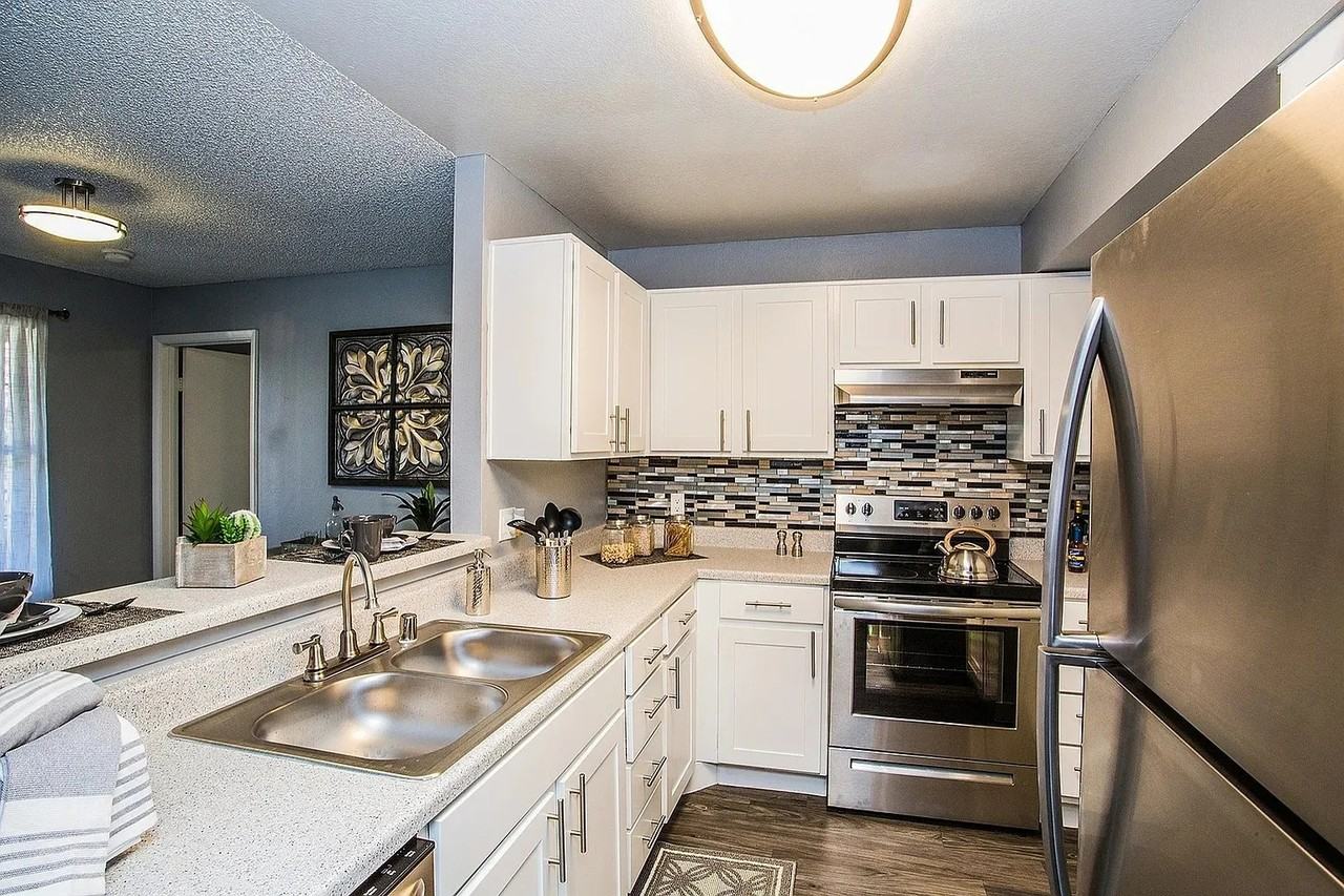 1700 E Viking Rd - Photo 2 of 10