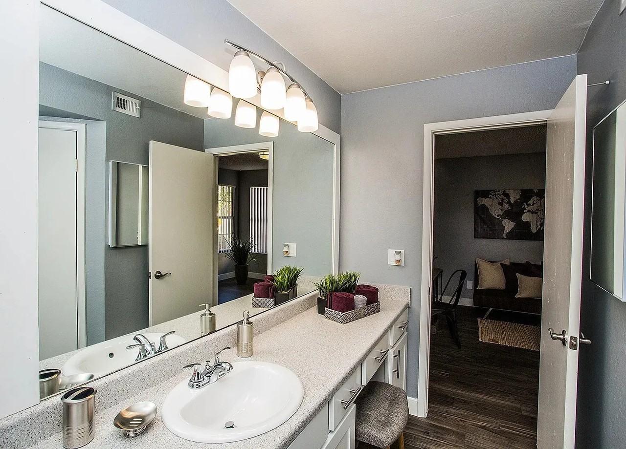 1700 E Viking Rd - Photo 4 of 10