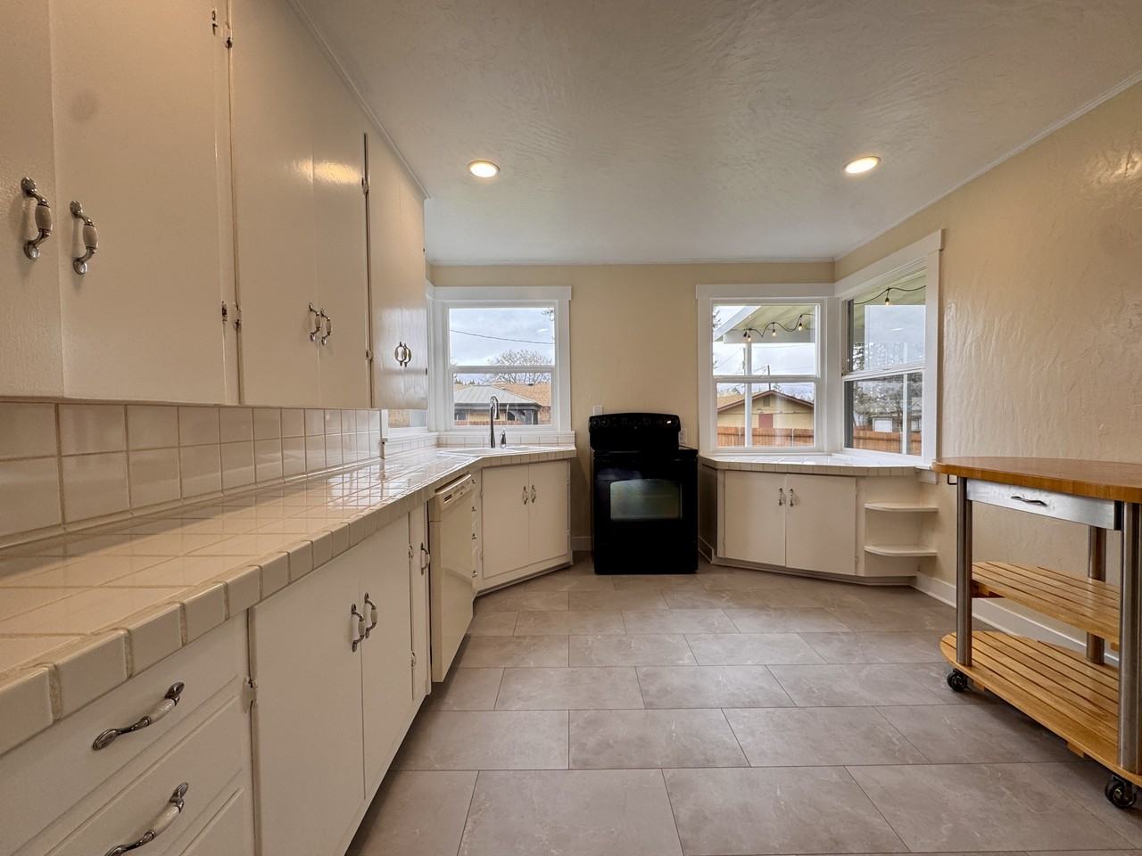 2002 Patterson Rd - Photo 7 of 28