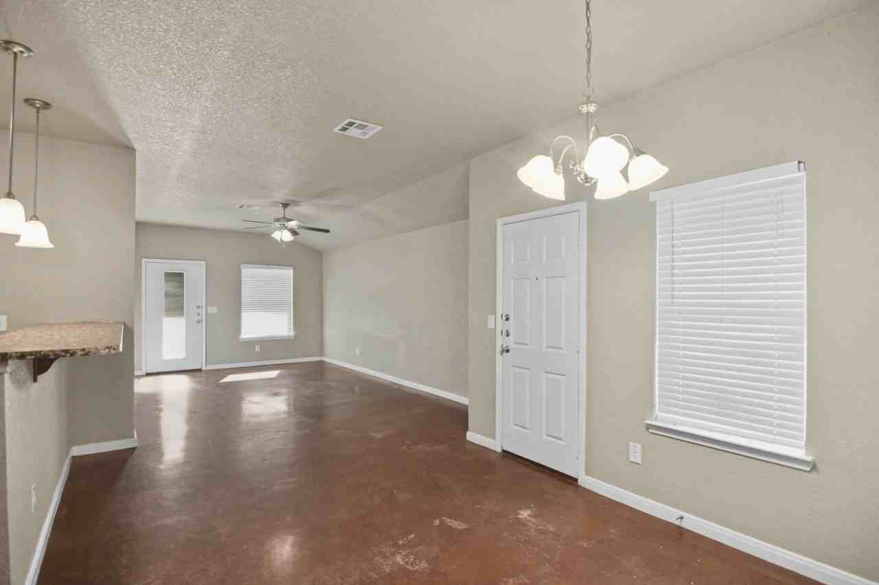 1423 Hopi Trl - Photo 7 of 13