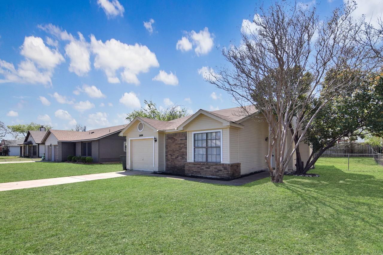 2604 Woodlands Dr - Photo 2 of 18