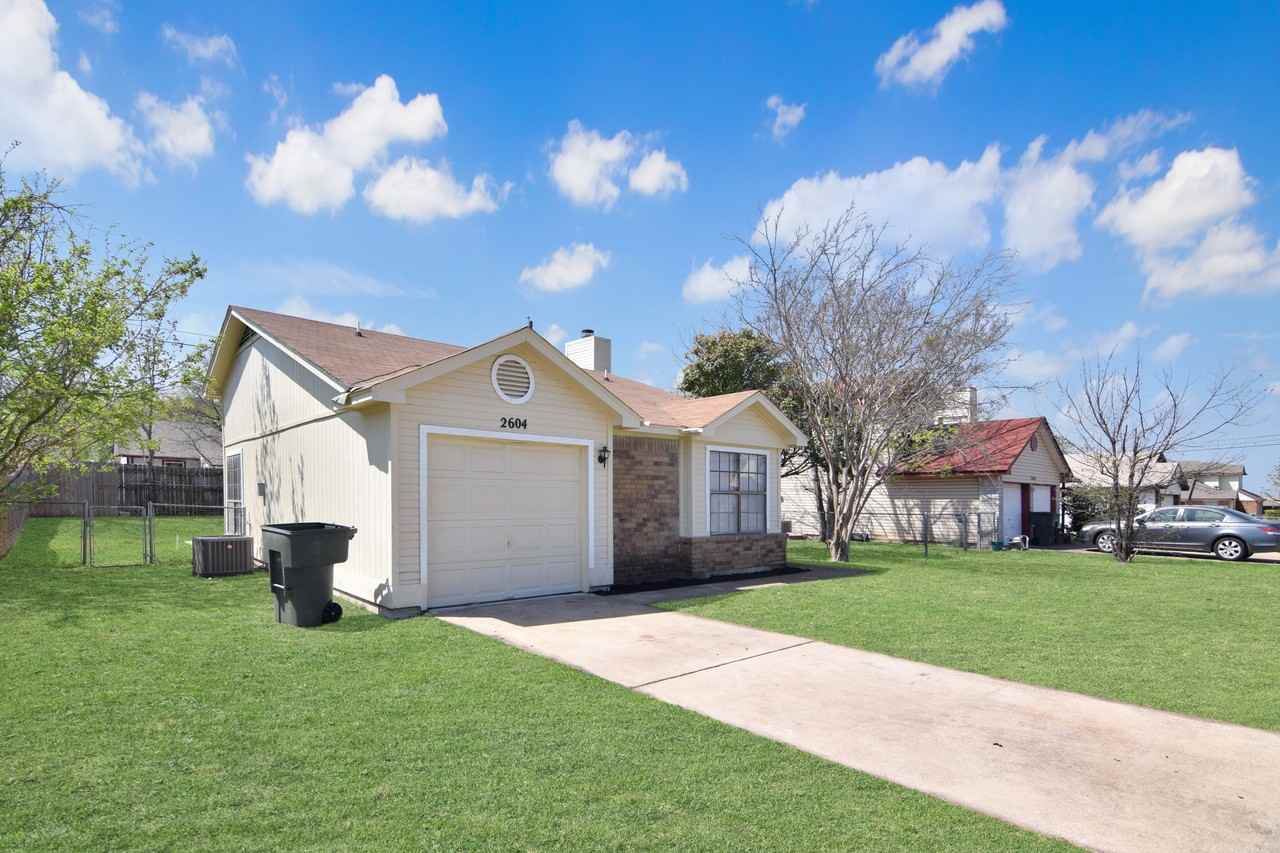 2604 Woodlands Dr - Photo 3 of 18