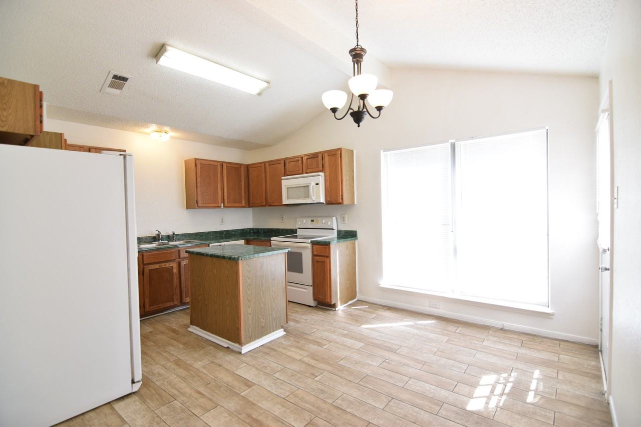 2604 Woodlands Dr - Photo 5 of 18