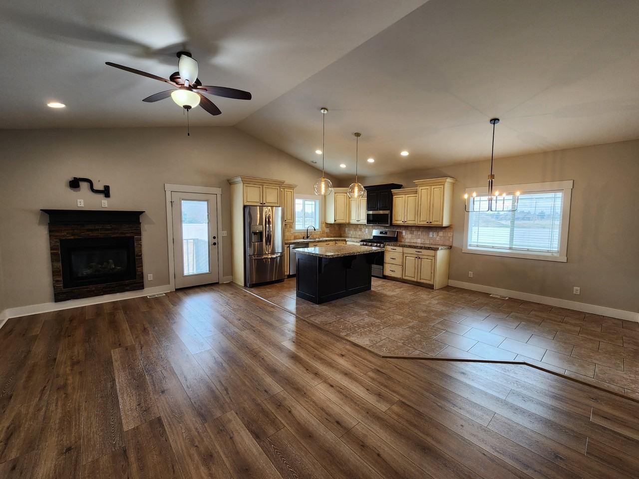 3700 Potomac Way - Photo 3 of 27