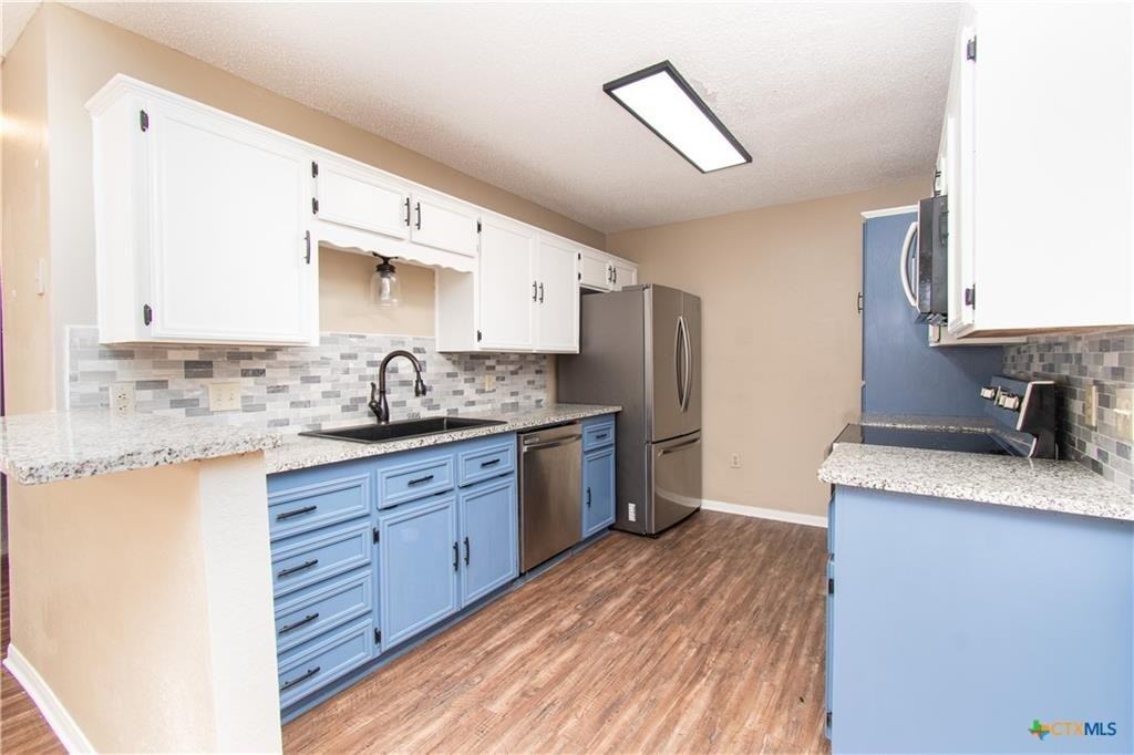 3002 Honeysuckle Cir - Photo 3 of 26