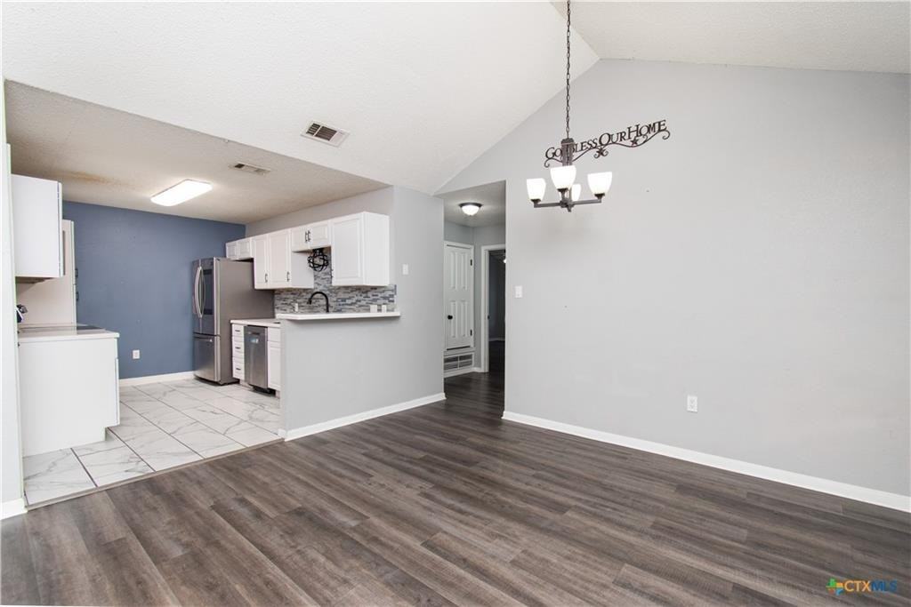 3002 Honeysuckle Cir - Photo 4 of 26