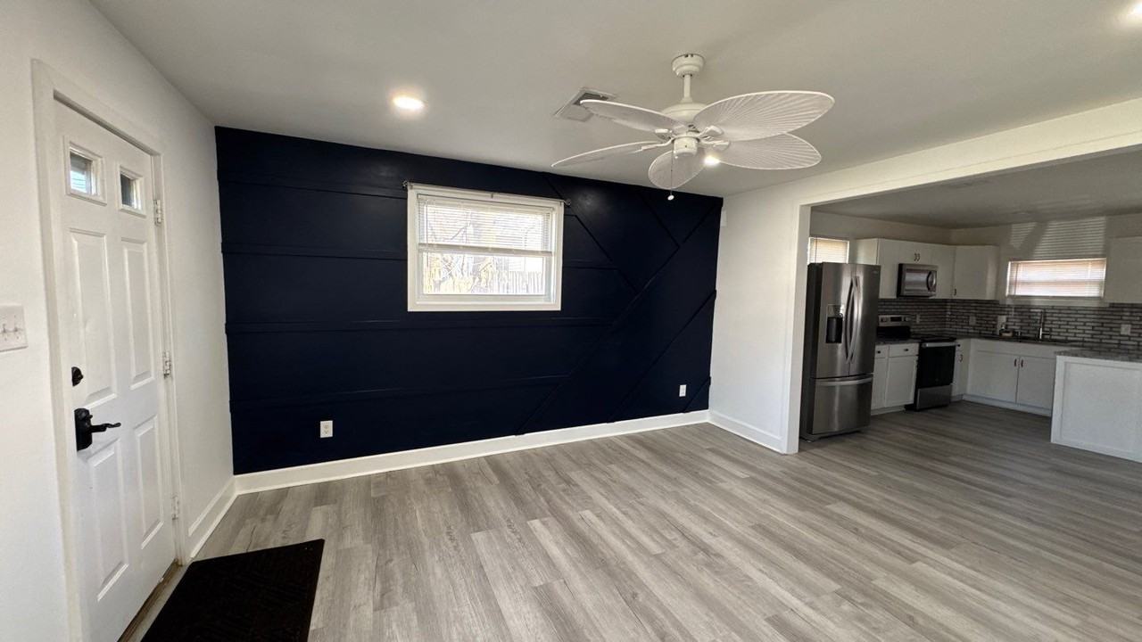 7631 Beach Dr - Photo 3 of 19