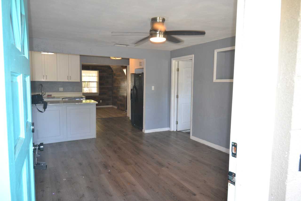 11465 92nd St - Photo 2 of 50