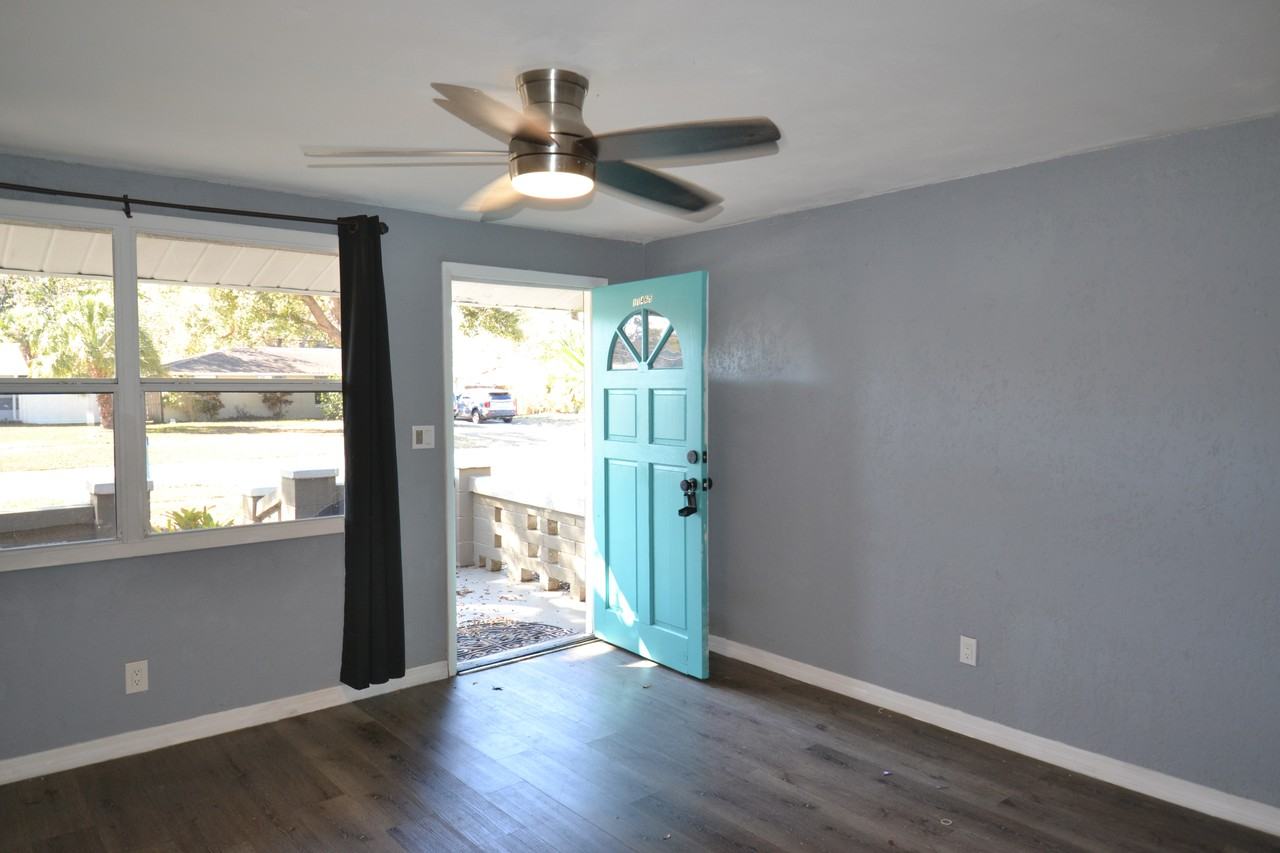 11465 92nd St - Photo 6 of 50