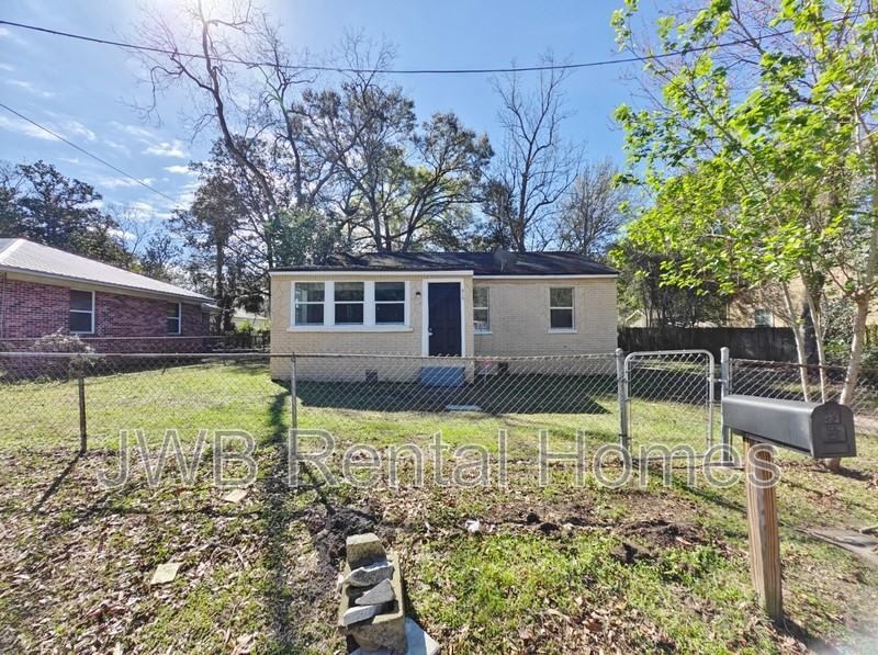 616 E 61st St - Photo 2 of 9