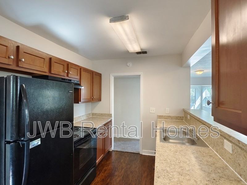 616 E 61st St - Photo 3 of 9