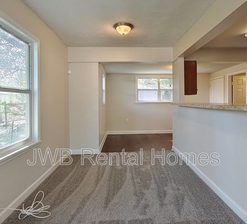 616 E 61st St - Photo 4 of 9