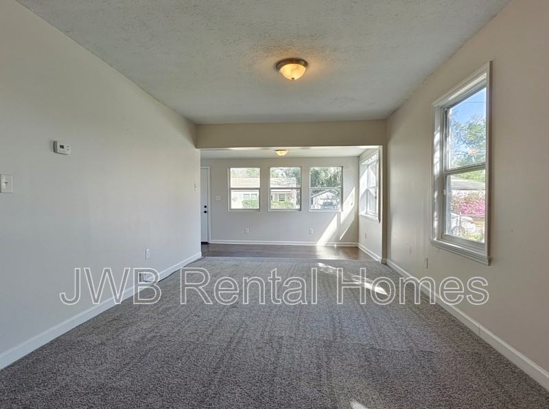 616 E 61st St - Photo 5 of 9