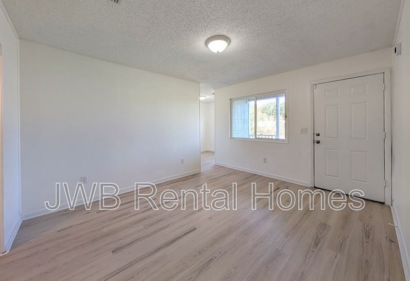 3122 W 20th St - Photo 6 of 16