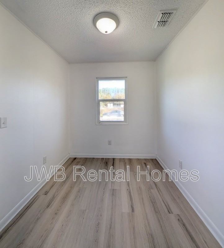 3122 W 20th St - Photo 7 of 16