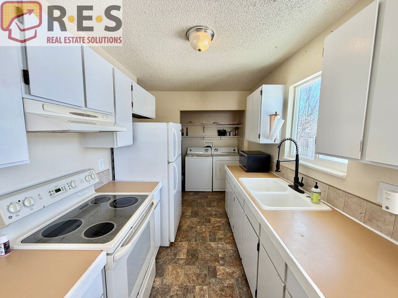 811 S Chestnut St - Photo 2 of 12