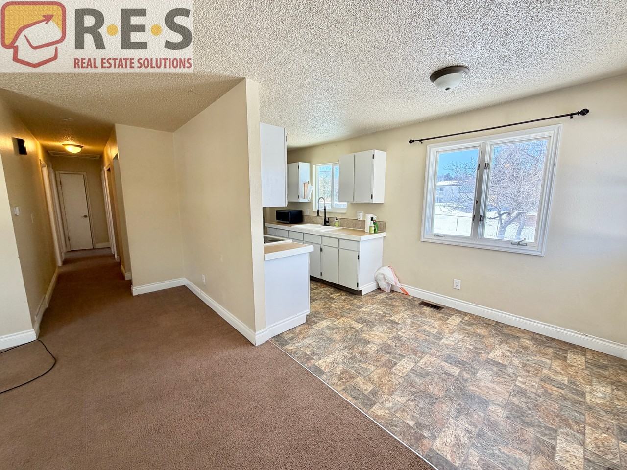 811 S Chestnut St - Photo 3 of 12