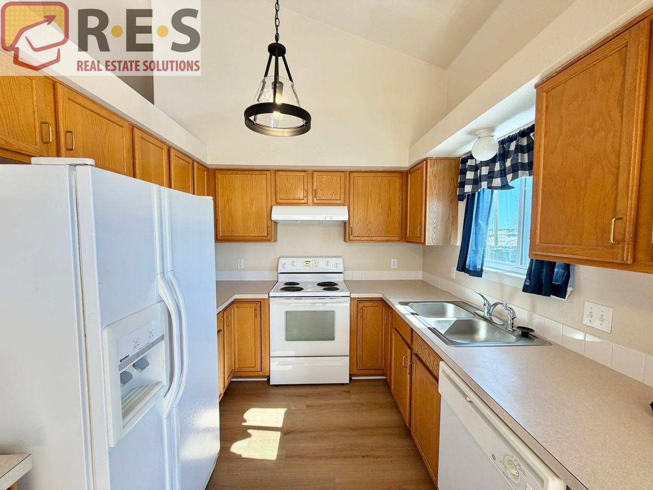 34089 Overland Loop - Photo 2 of 16