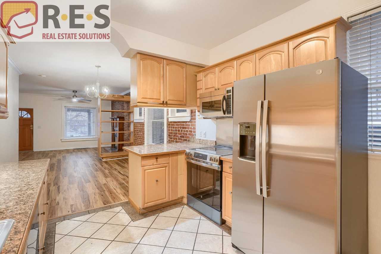 2106 E 17th Ave - Photo 3 of 16