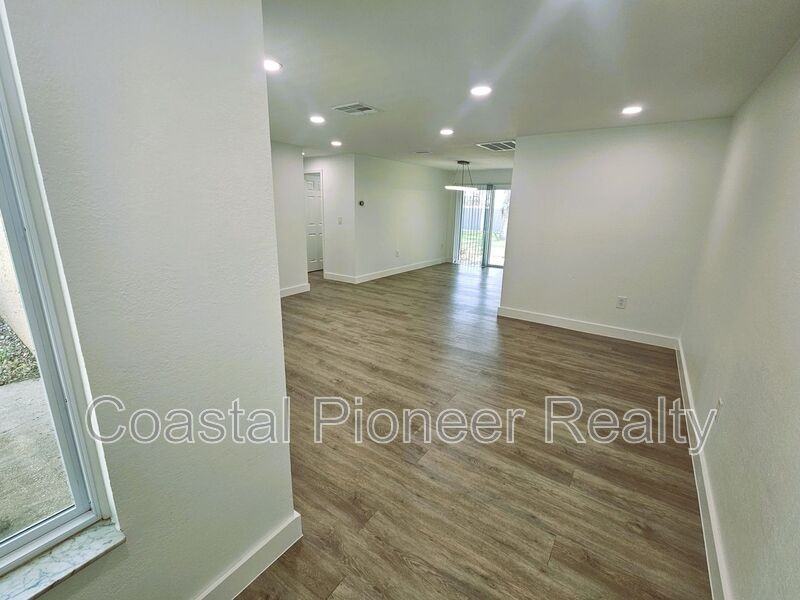 12218 Shadow Ridge Blvd - Photo 7 of 34