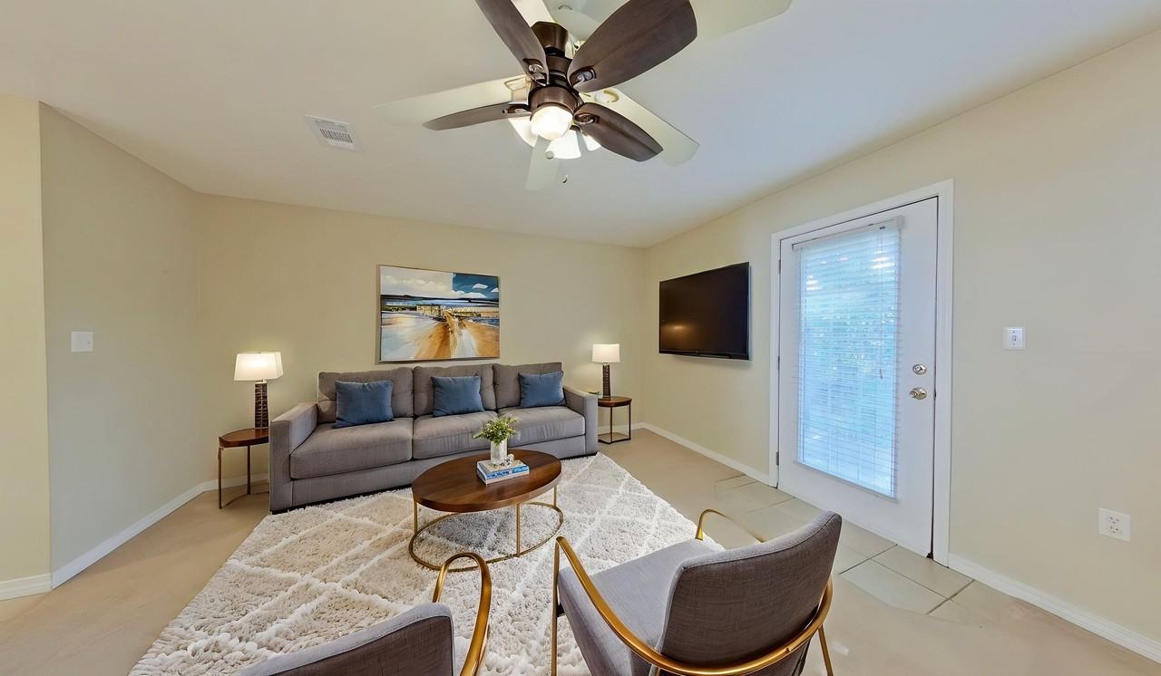 976 Scenic Oak Ln - Photo 4 of 14