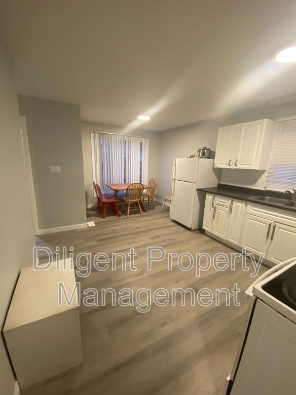 260 Lansdowne St W - Photo 6 of 15