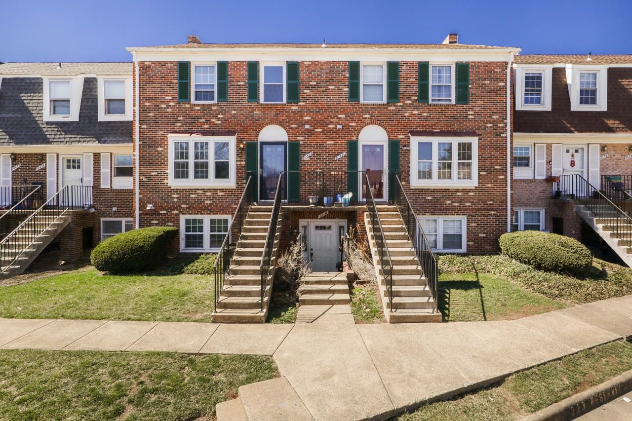 1041B Brixton Ct - Photo 3 of 42