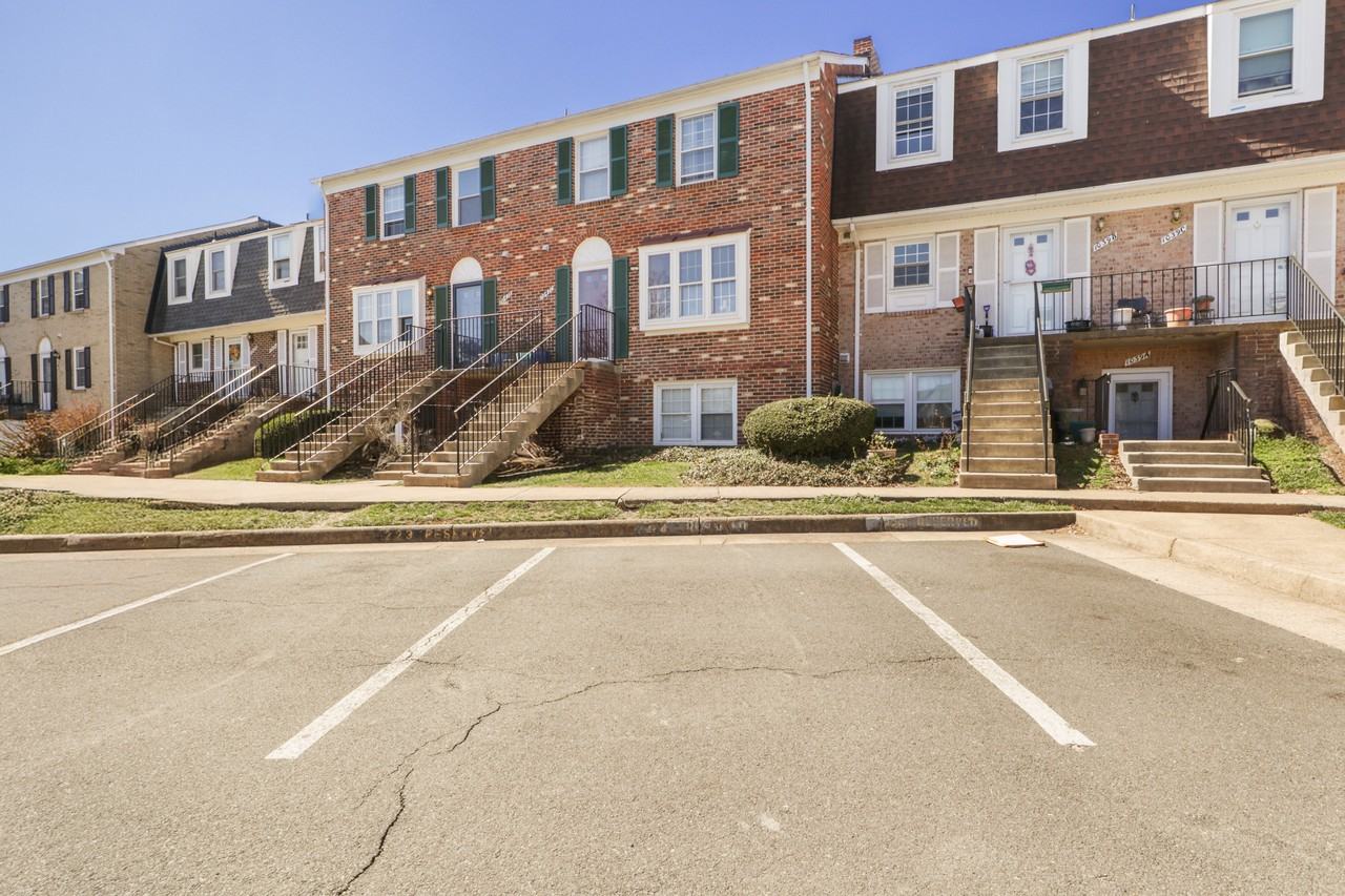 1041B Brixton Ct - Photo 5 of 42