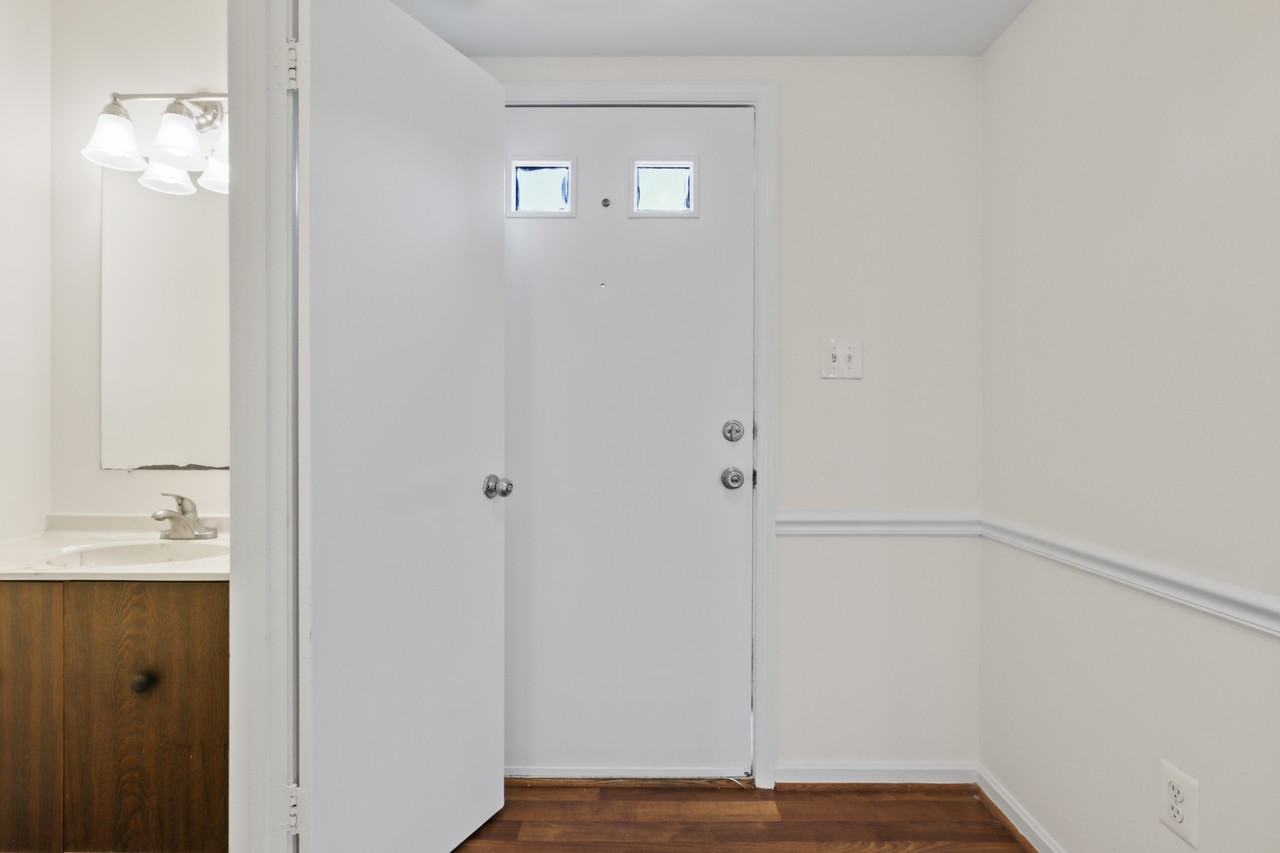 1041B Brixton Ct - Photo 7 of 42