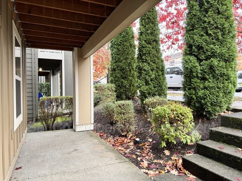 7637 Nw 170th Ave - Photo 2 of 29