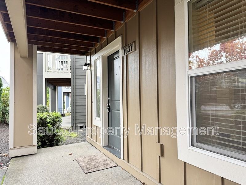 7637 Nw 170th Ave - Photo 3 of 29